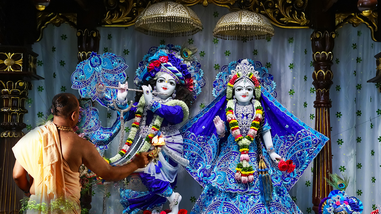 Janmashtami Arati Seva